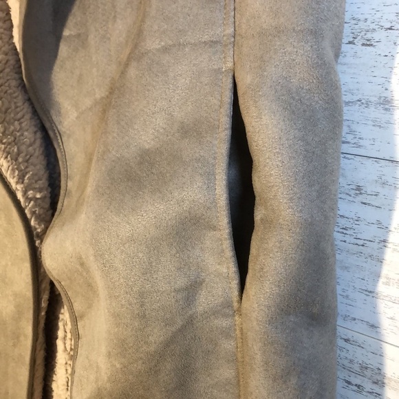 MinkPink Jacket Vest | SIZE M/L - Picture 4 of 6